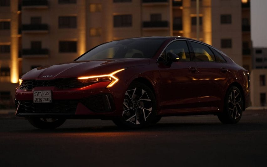 Is the Kia K5 the Best Choice in Saudi Arabia's Mid-Size Sedan Market?