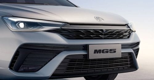 How good is the MG 5 compact sedan compared to its main rivals, the Toyota Yaris and Hyundai Accent, in KSA?